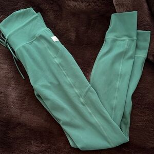 Vuori Emerald Green Daily Leggings